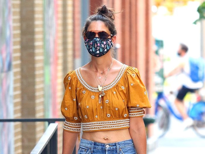 Katie Holmes Wore the Perfect Jeans Outfit For Hot Weather