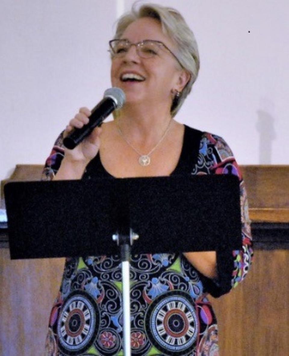 Dr. Melanie Davis sings while guest speaking at The UU Congregation at Montclair, NJ